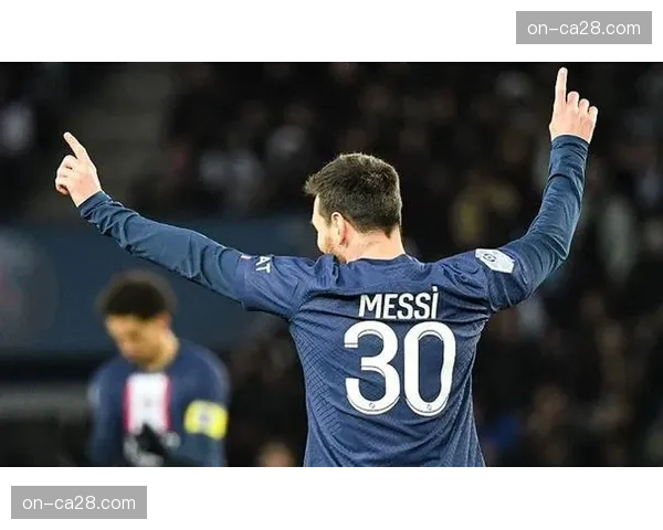 昂热训练课重点演练定位球防守，应对蒙特利埃高空优势