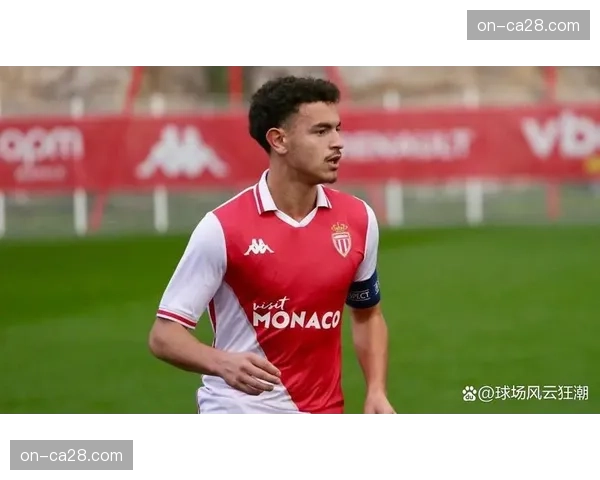官方：摩纳哥与19岁青训后卫签订其首份职业合同